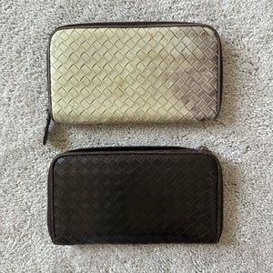 TWO BOTTEGA VENETA VINTAGE INTRECCIATO ZIP WALLETS